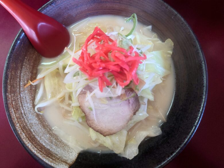 3番ラーメンの野菜たっぷりとんこつらーめん