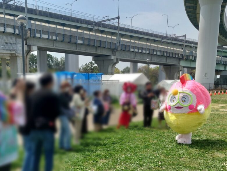ご当地キャラEXPOinりんくう2025で大勢のファンに囲まれるプク丸ちゃん