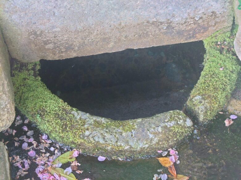 弘法大師の霊水が溜まっているところ