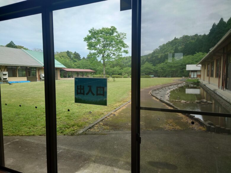 せせらぎ温泉 瀬領の広場の出入口