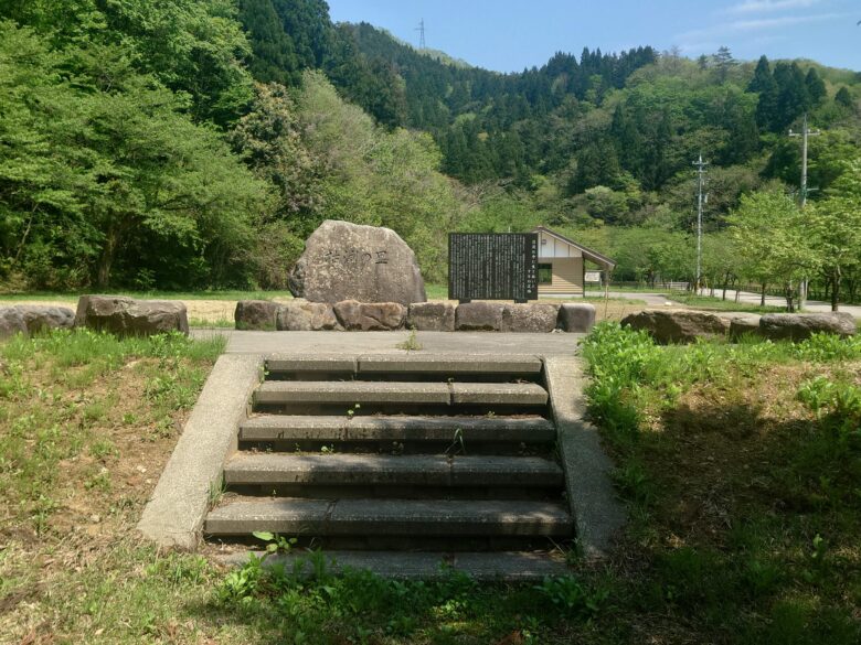 八幡神社(山中温泉枯淵町)のそばにある枯淵霊苑
