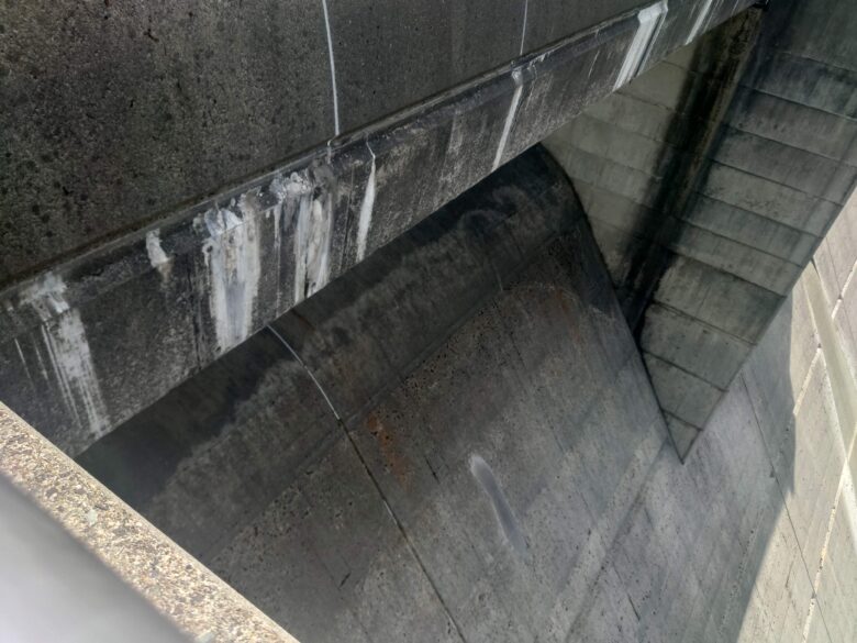 九谷ダムの水が出るところ