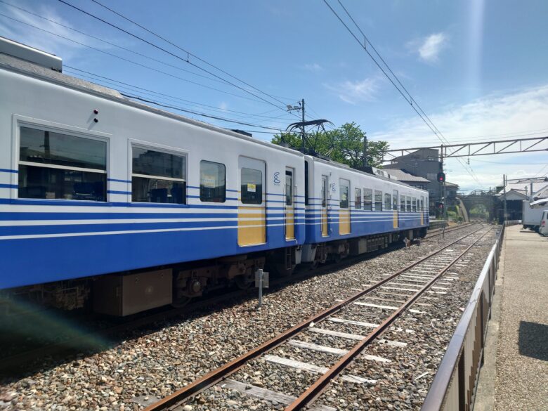 三国港駅の電車
