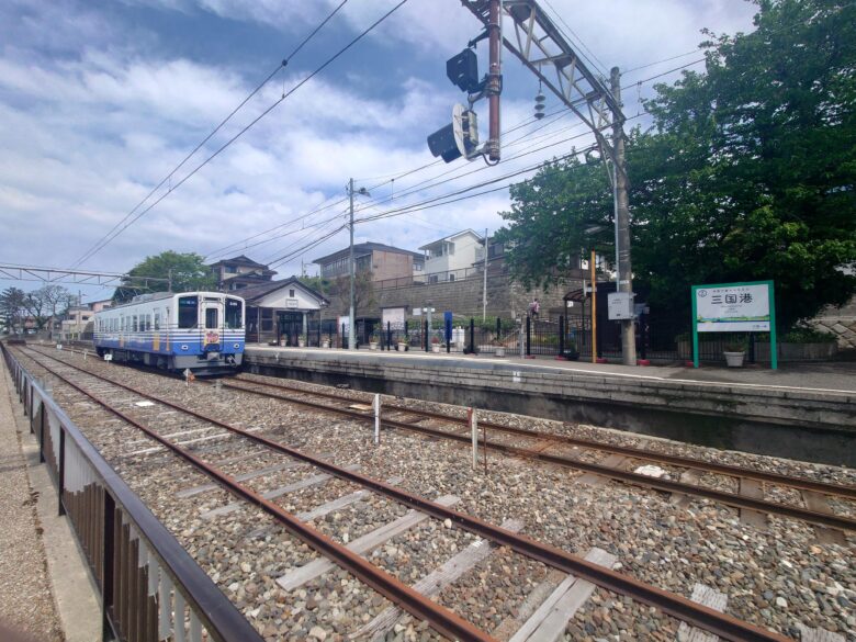 三国港駅の風景