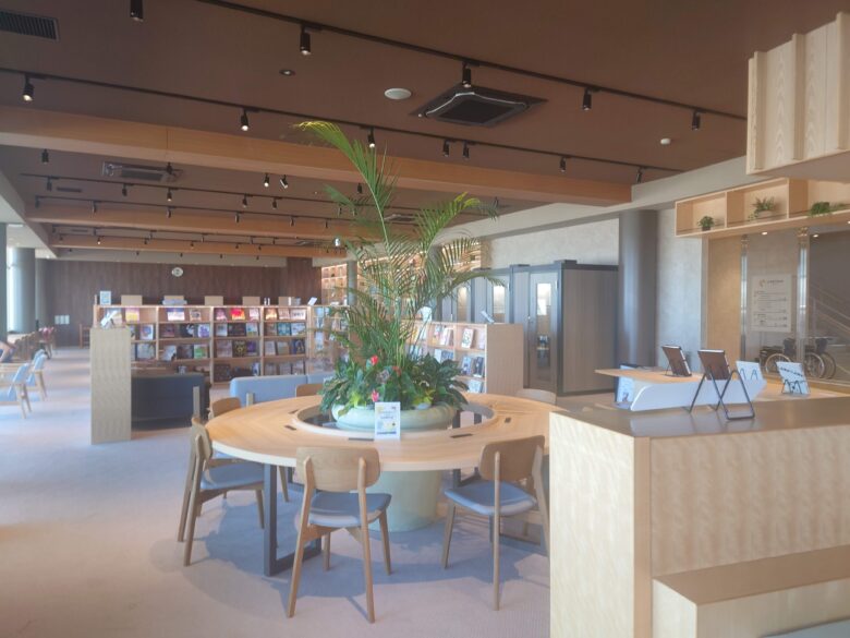 LAKUNA(ラクナ) はくいの学習スペースと図書カフェ