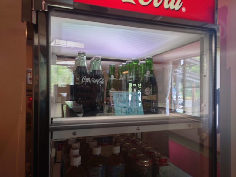 うみあかり別館 潮の香亭の瓶のコカ・コーラ