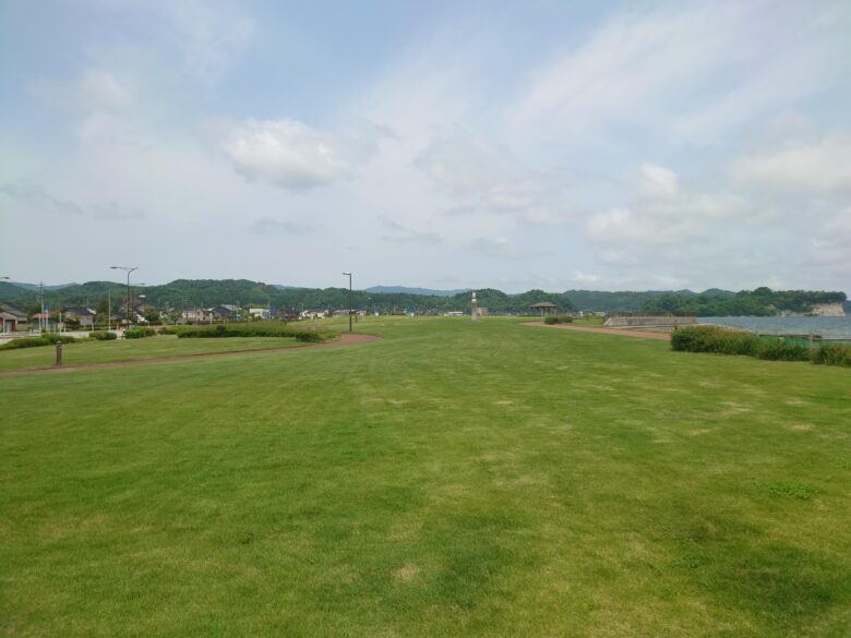 比美乃江公園・中央の芝生