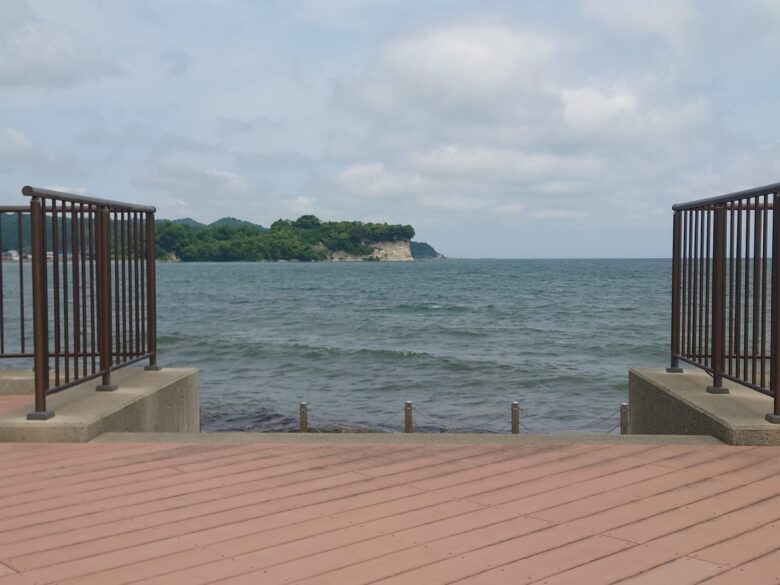 比美乃江公園・中央の海辺へ行ける通路