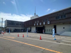 三国港市場と三国港食堂の外観