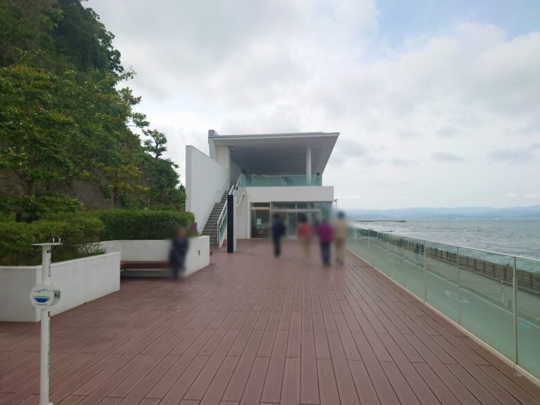 道の駅 雨晴（あまはらし）の展望デッキ