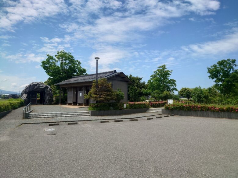 吉崎・次場弥生公園の駐車場