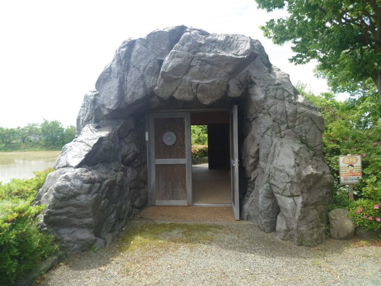 吉崎・次場弥生公園の公園の入口