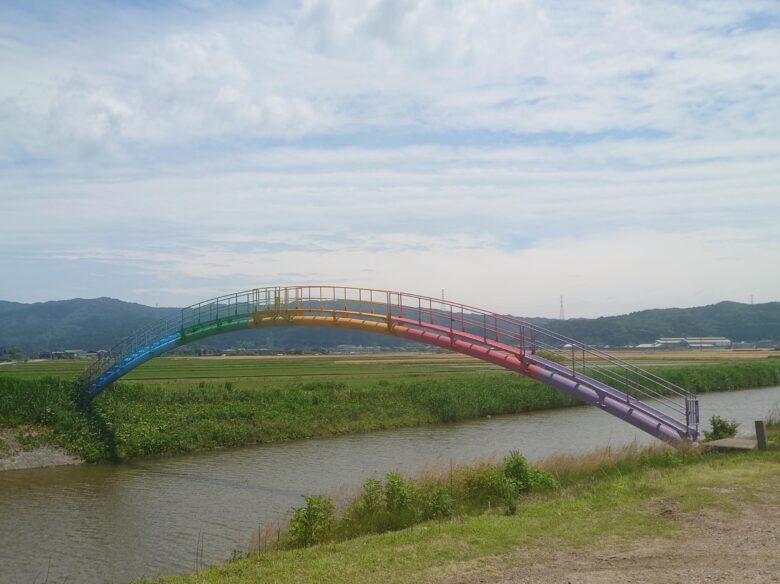 吉崎新橋のレインボー送水管