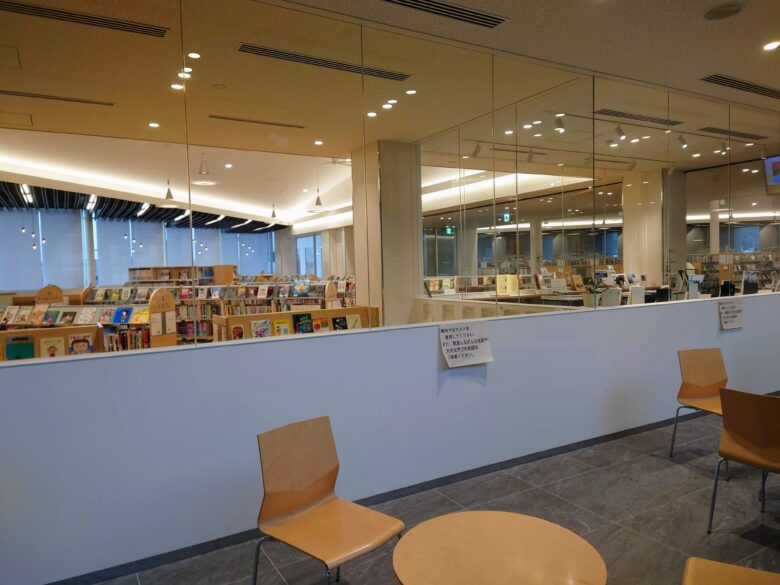 珠洲市民図書館の館内