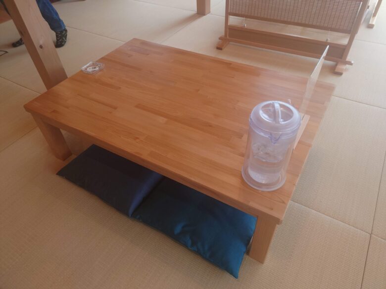 コミセンマリンタウンBASEの飲食ブースのお座敷席