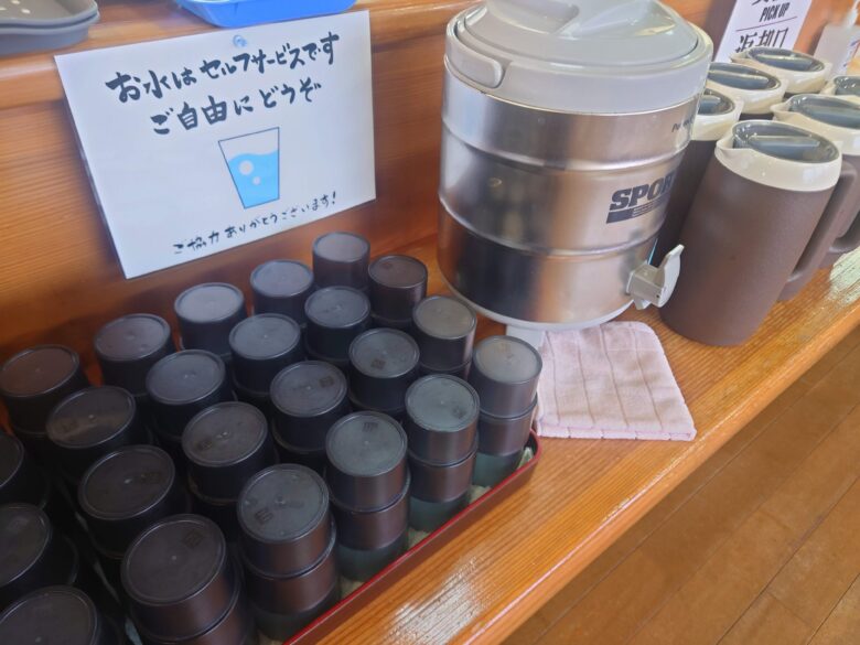 じャりんこラーメン（珠洲市）のお水のセルフサービス