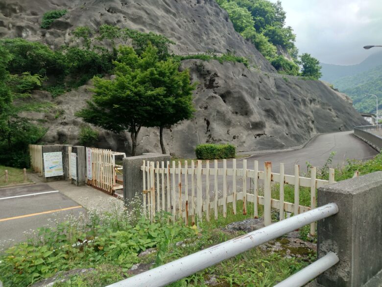 手取川ダム展望台の敷地の立入禁止ゲート