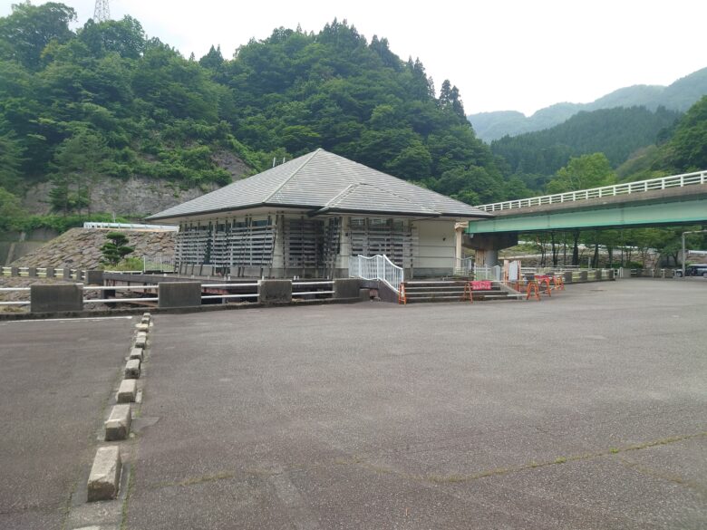 手取川ダム展望台の敷地にある建物