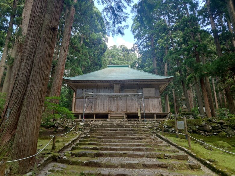 平泉寺白山神社の拝殿