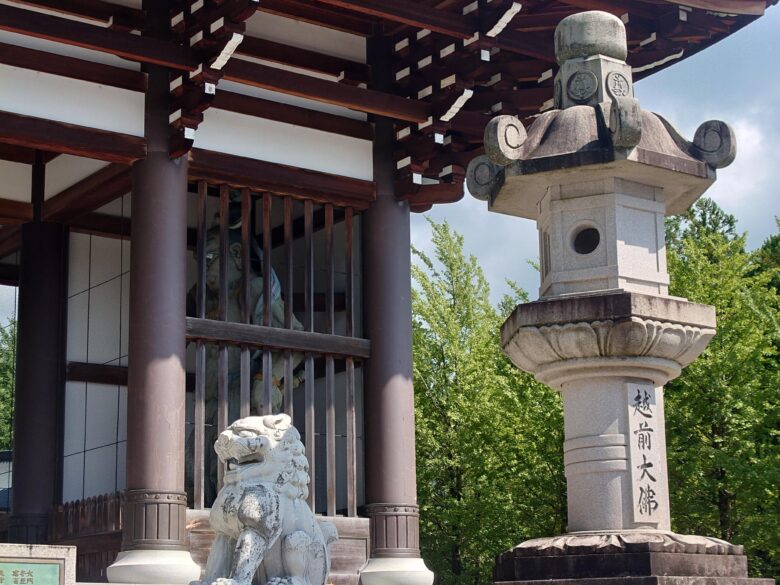 大師山清大寺の大きな灯籠