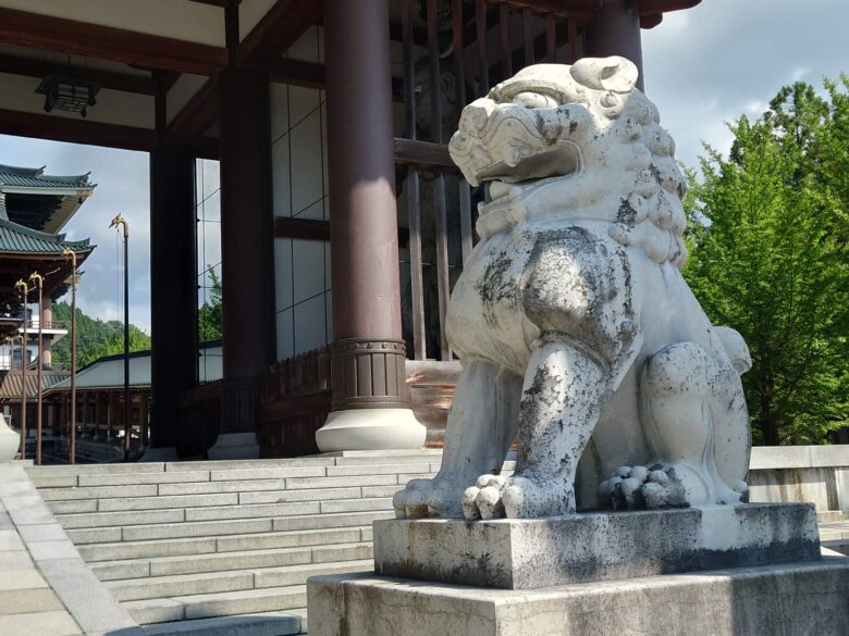 大師山清大寺の大きな狛犬