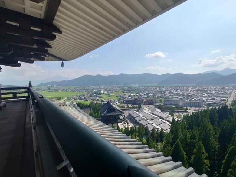 大師山清大寺の五重塔からの勝山の眺め