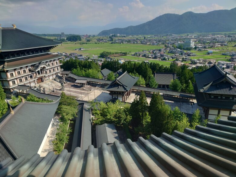 大師山清大寺の五重塔からの境内の眺め