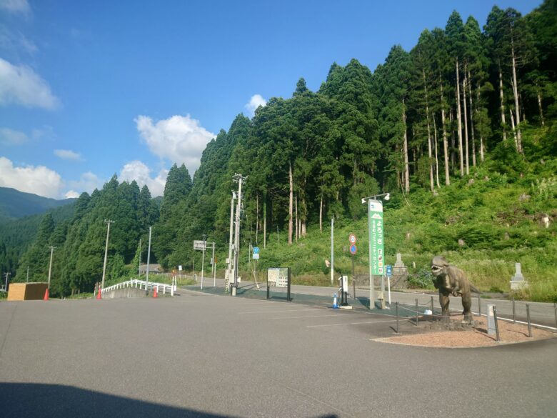 山の駅よろっさの前の道路(金沢方面)