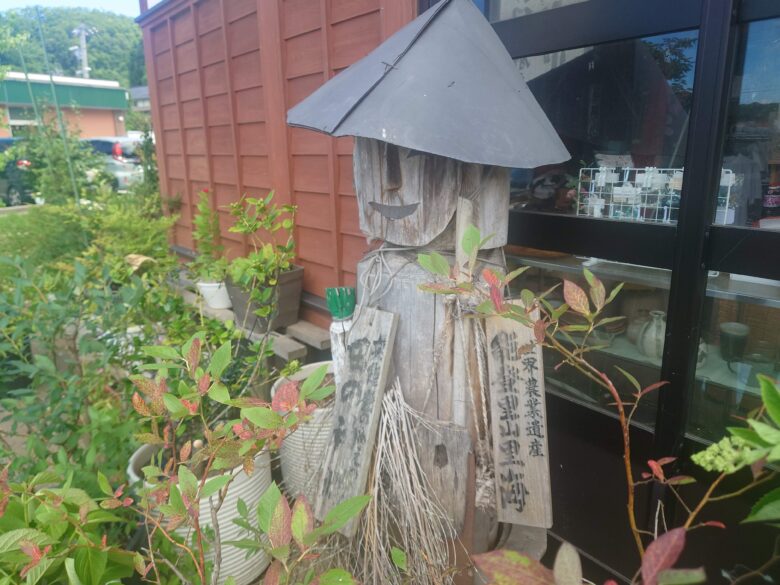 味知の駅能登 能海山市場のユニークなカカシ