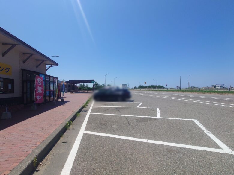 志雄パーキングエリアの駐車場