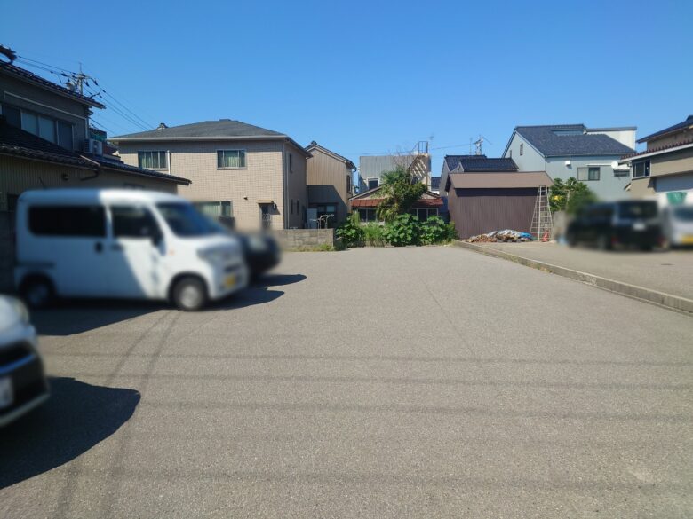 たから湯の駐車場