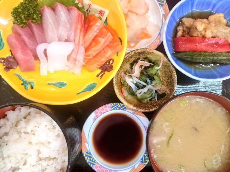Yahataすしべんの刺身定食