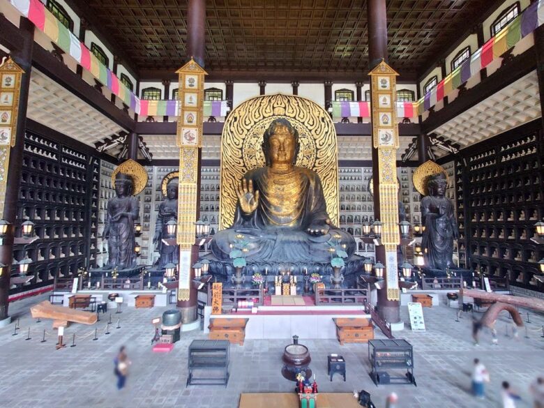 大師山清大寺の大仏殿の屋内