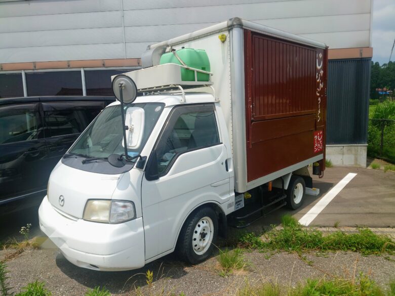 じャりんこラーメン（珠洲市）の駐車場に止まっていた車両
