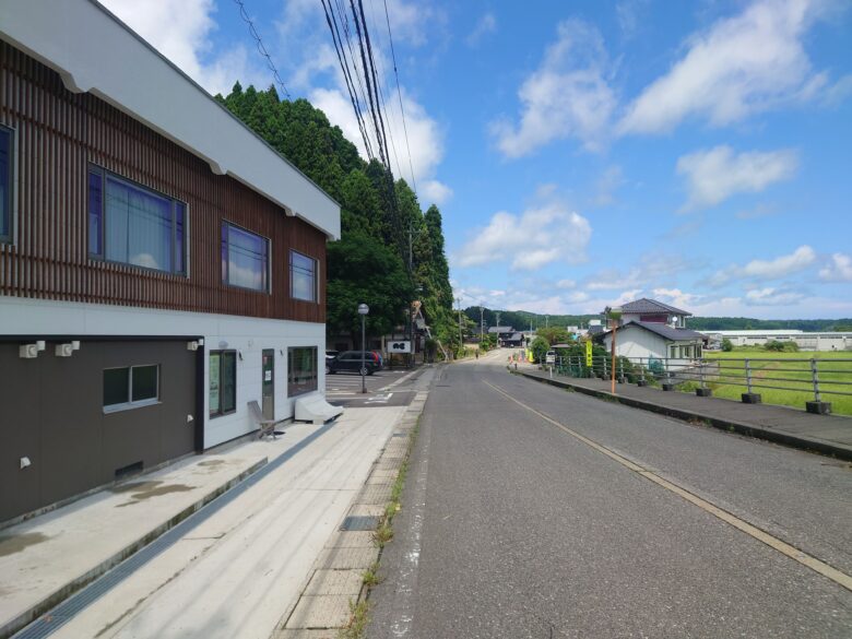 レストランのとのわの前の道路