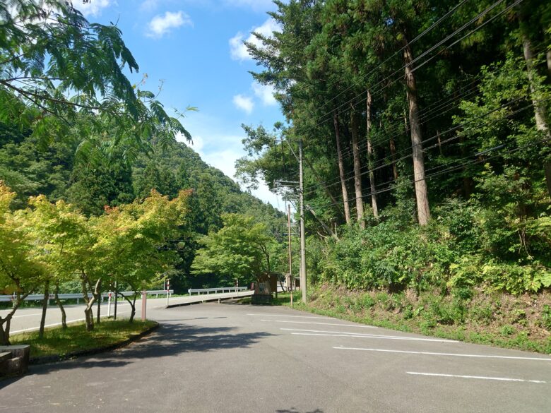 寄り道パーキング荒俣峡のスペース