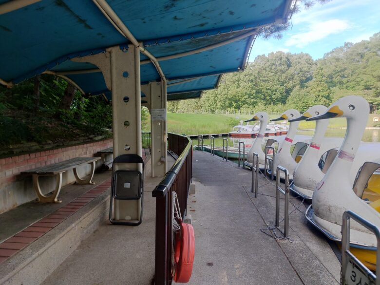 辰口丘陵公園ボート乗り場のスワン号