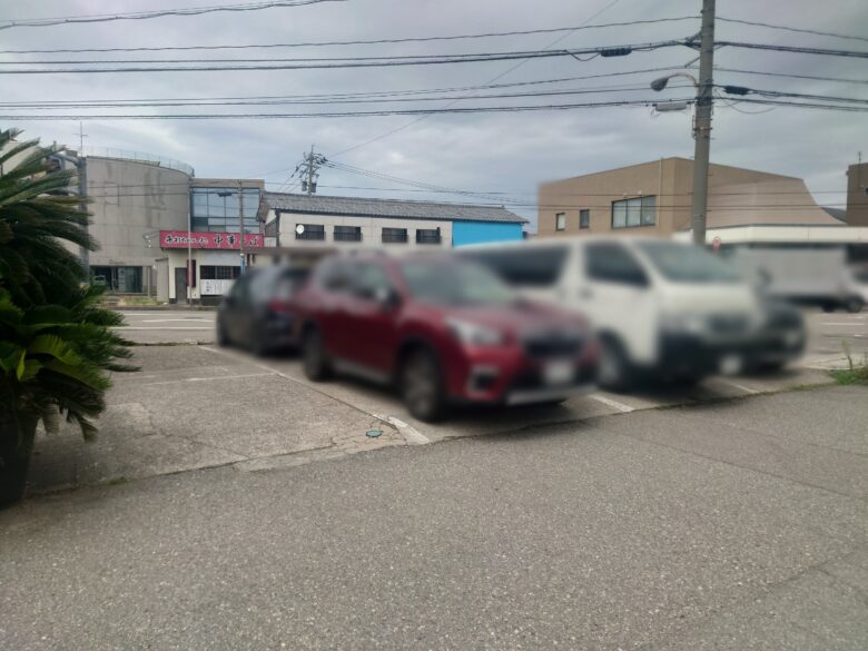 フライパン&カレー てきさすの駐車場
