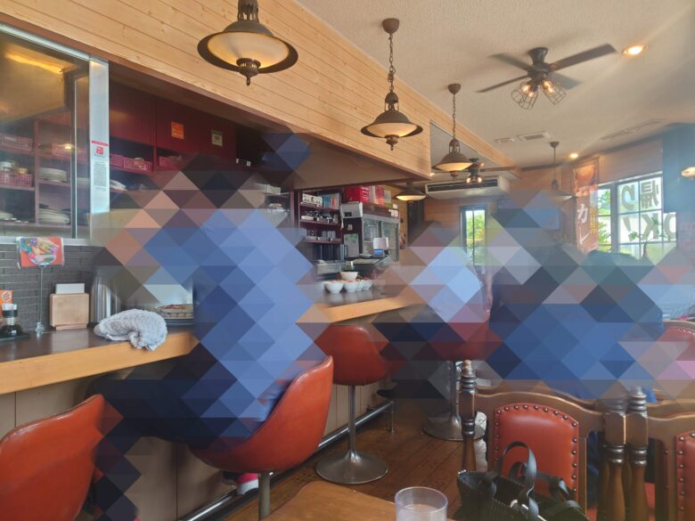 フライパン&カレー てきさすの店内