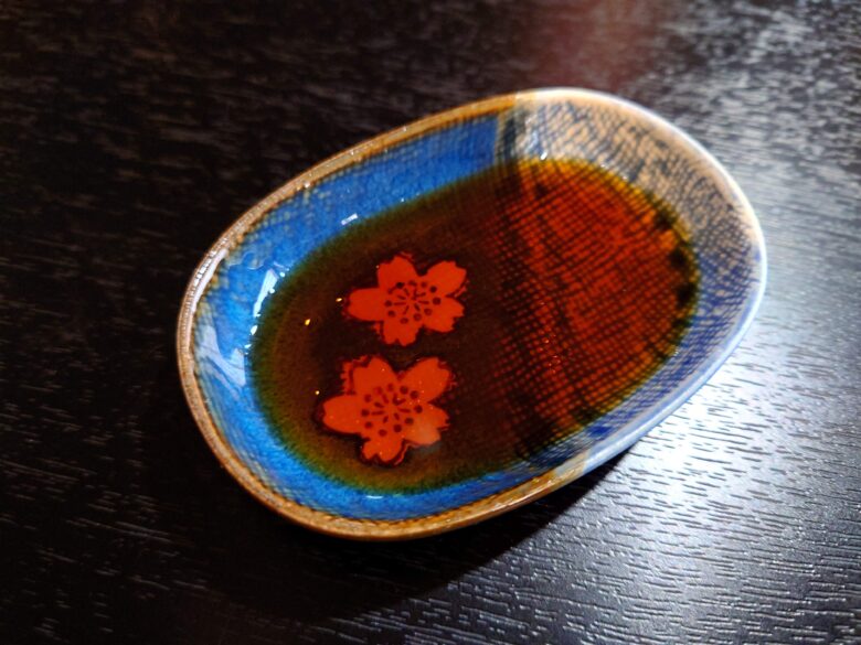 旅音さんののと食堂の津久司さんのお寿司の醤油
