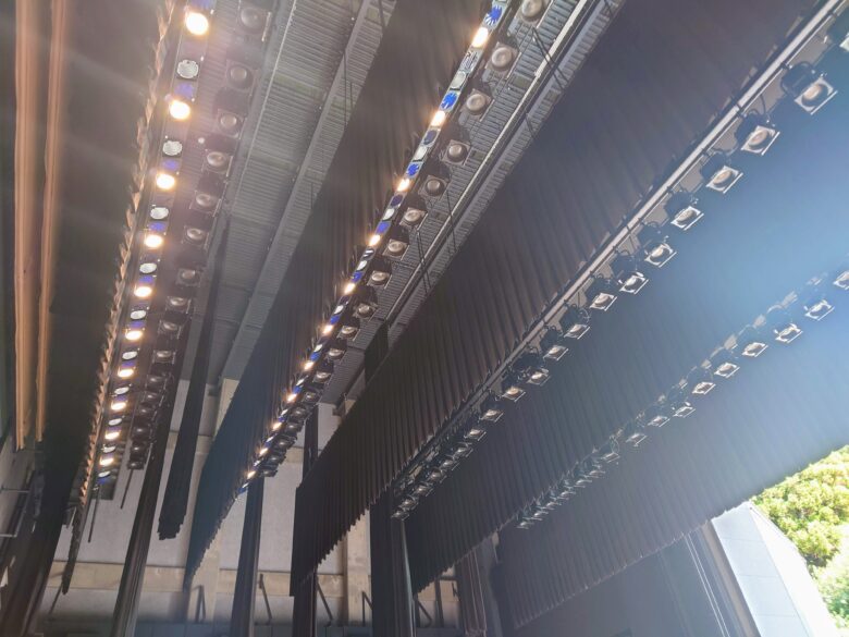 能登演劇堂のステージ上部の照明