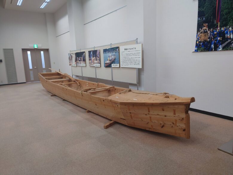 中島お祭り資料館・伝承館の瀬嵐のマルキブネの展示