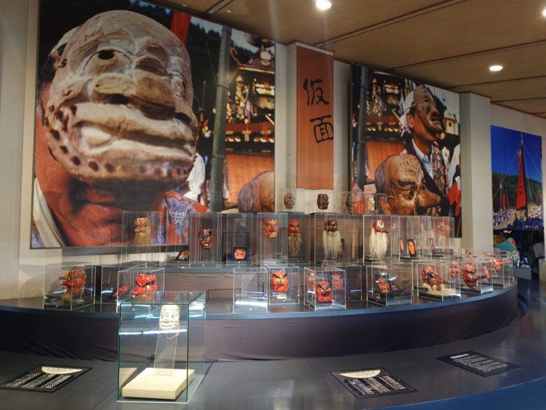 中島お祭り資料館・伝承館の仮面展示コーナー