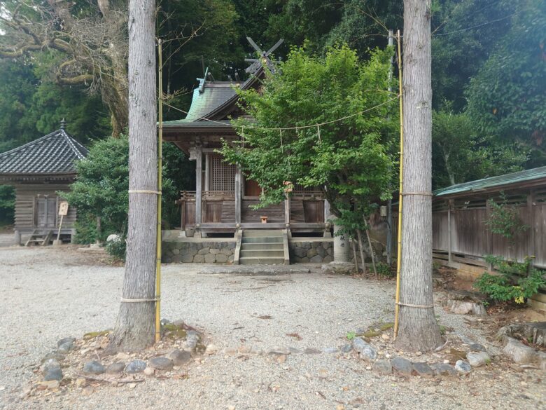 久麻加夫都阿良加志比古神社（熊甲神社）の小さな注連縄（しめなわ）
