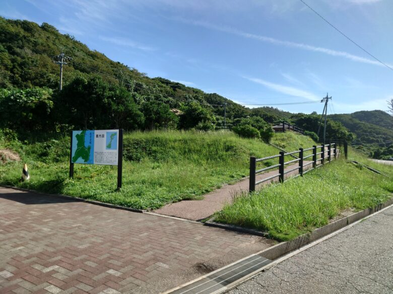 ナツメッコ展望所（能登金剛案内駐車場）の展望所に続くスローブ