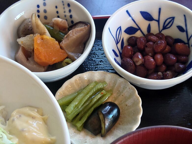 レストランのとのわの食事の小鉢
