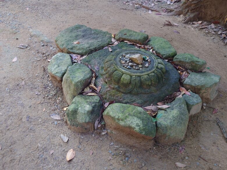 気多大社の大玉神社の手前の石の土台
