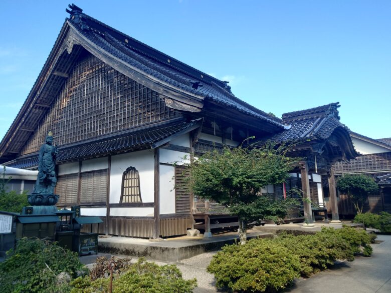 正覺院の立派な建物