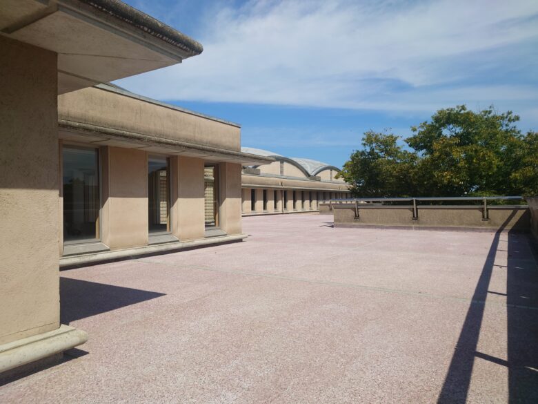石川県七尾美術館の建物内の敷地