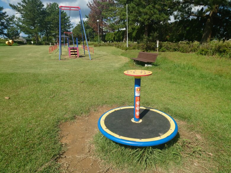 羽咋運動公園のぐるぐるまわる遊具